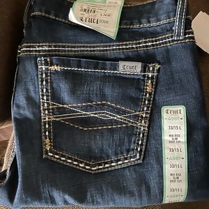 NWT Cruel Girl jeans. 33 long.